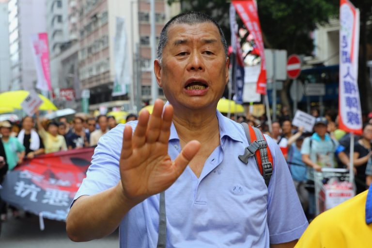 Un tribunal din Hong Kong l-a condamnat pe mogulul media Jimmy Lai la 69 de luni de închisoare pentru fraudă
