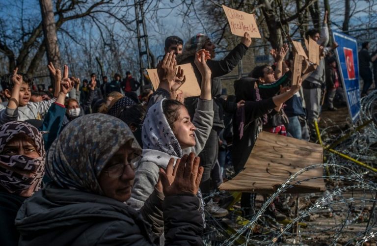 Comisia Europeană le oferă 2.000 de euro refugiaţilor din taberele greceşti dispuşi să revină în ţările lor