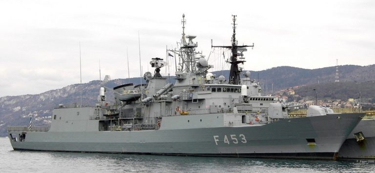 Grecia trimite o navă militară în Lesbos