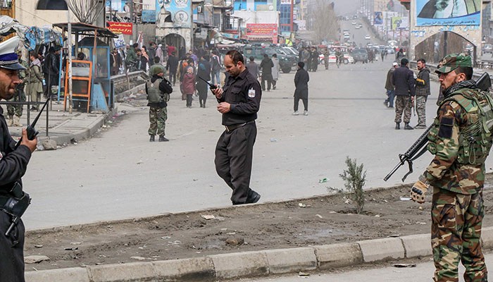 Cel puţin două explozii urmate de tiruri de armă auzite la Kabul în apropierea unui spital militar