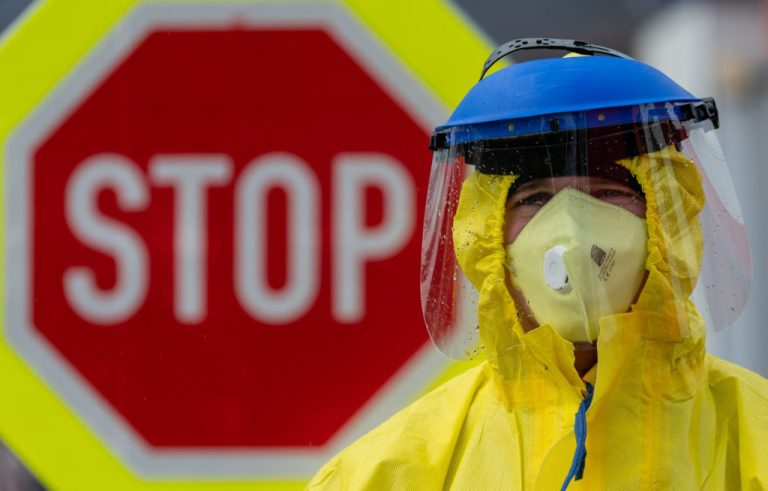 Laureaţii Nobel spun că restricţiile din pandemie ameninţă democraţia şi drepturile omului