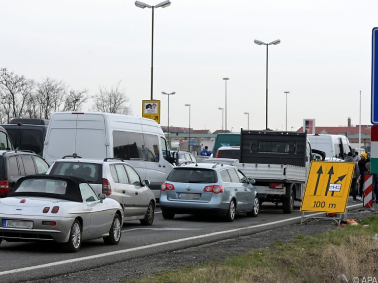 Comisia Europeană atenționează Ungaria pentru închiderea granițelor