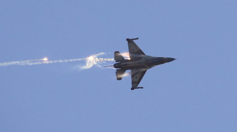 O aeronavă militară israeliană a bombardat o poziţie Hamas în Fâşia Gaza