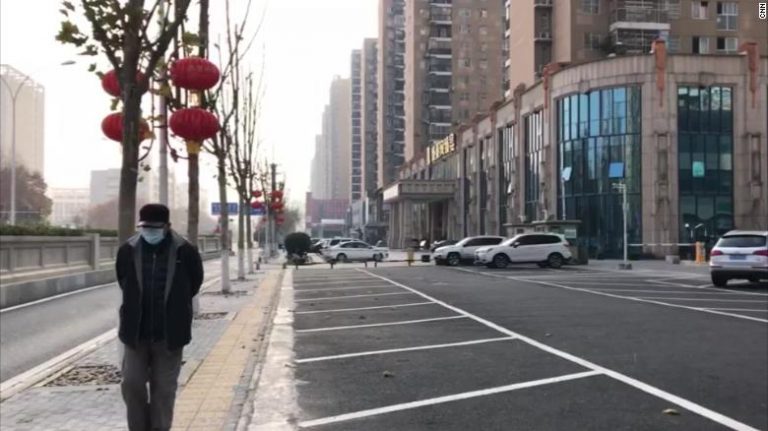 Wuhan revine treptat la viaţă, dar rămâne în alertă în faţa pericolului virusului