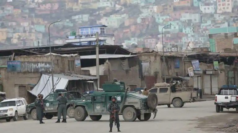 ATAC la un templu sikh din Kabul! 150 de oameni au fost luați ostatici