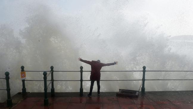 Furtuna Ophelia a omorât trei persoane în Irlanda – VIDEO