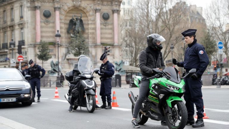 Consiliul de Stat din Franța suspendă utilizarea dronelor pentru a monitoriza manifestaţiile