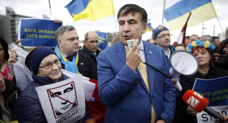 Fostul preşedinte georgian Mihail Saakaşvili a fost consemnat la domiciliu pe timpul nopţii