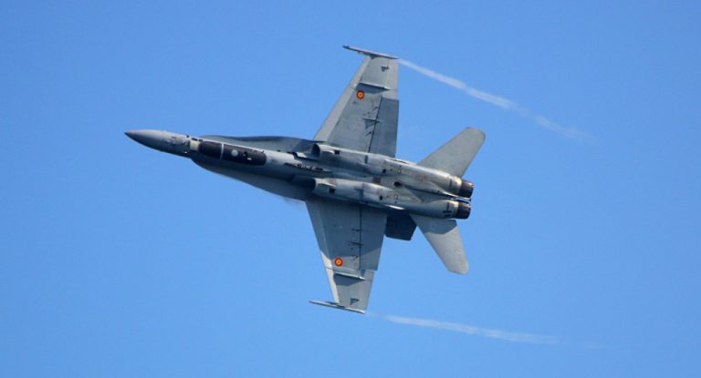 Un F-18 spaniol S-A PRĂBUŞIT la decolare. Pilotul avionului a murit – VIDEO