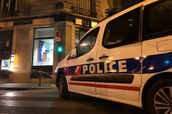 Atacatorul unui profesor de istorie din Paris a strigat ‘Allah Akbar’ înainte de a fi ucis