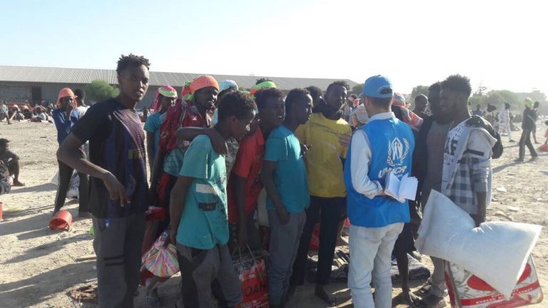 25.000 de refugiaţi aşteaptă în tabăra de la Sabratha sau pică în capcanele traficanţilor