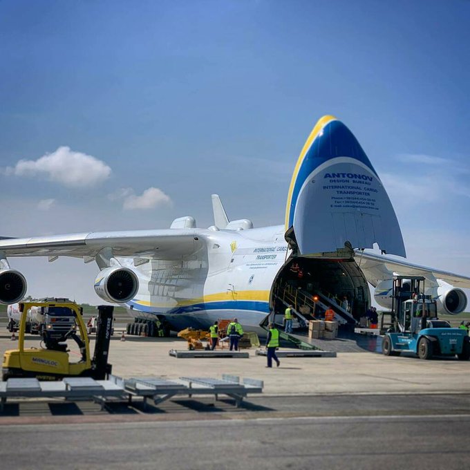 Cel mai mare avion din lume aduce în Ucraina ajutoare medicale din China