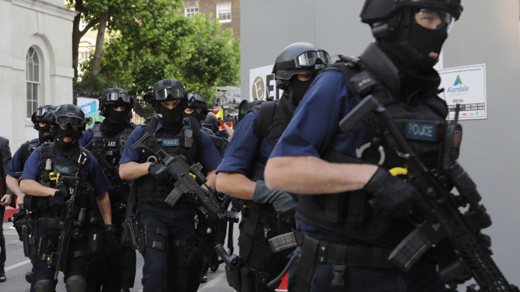 M.Britanie: Poliţia nu a primit nicio revendicare pentru coletele cu bombe din Londra
