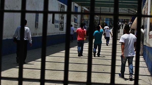 Revoltă într-o închisoare din Peru! Trei deţinuţi au fost ucişi!