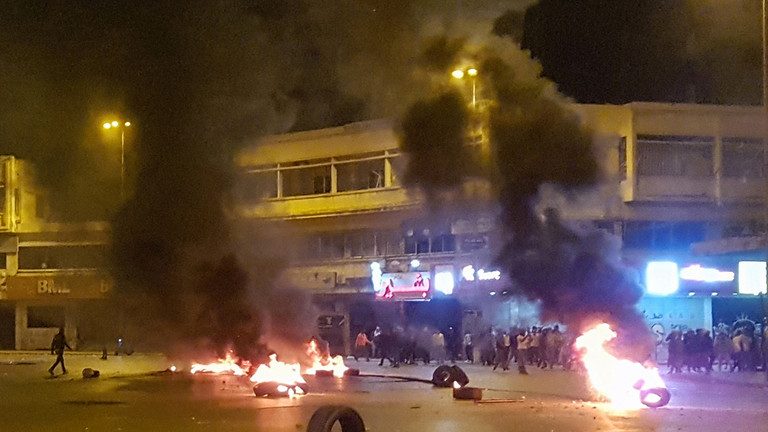 Proteste violente în Liban (VIDEO)! Un manifestant a murit în confruntările stradale cu armata