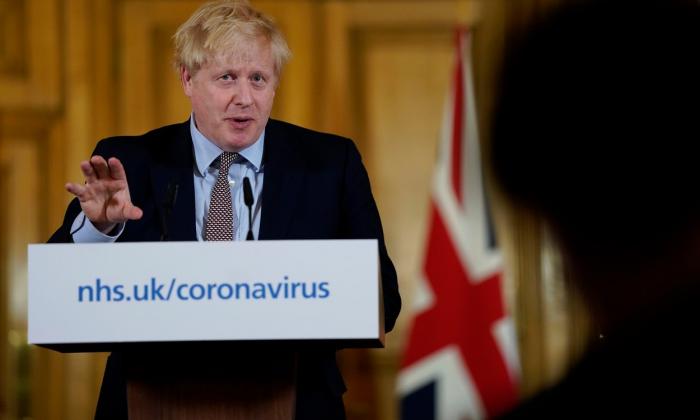 Boris Johnson anunţă relaxarea restricţiilor în UK