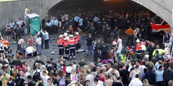 Procesul Love Parade-ului din 2010 s-a încheiat FĂRĂ verdict. 21 de oameni au murit atunci călcaţi în picioare!