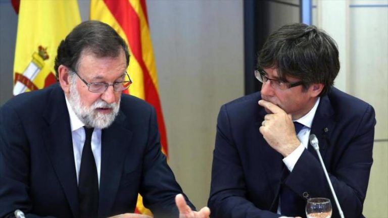 Guvernul spaniol îl avertizează pe Puigdemont că sâmbătă va rămâne fără nicio putere în Catalonia