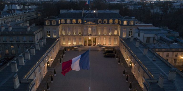 Franţa aduce un omagiu victimelor atentatelor din 13 noiembrie 2015