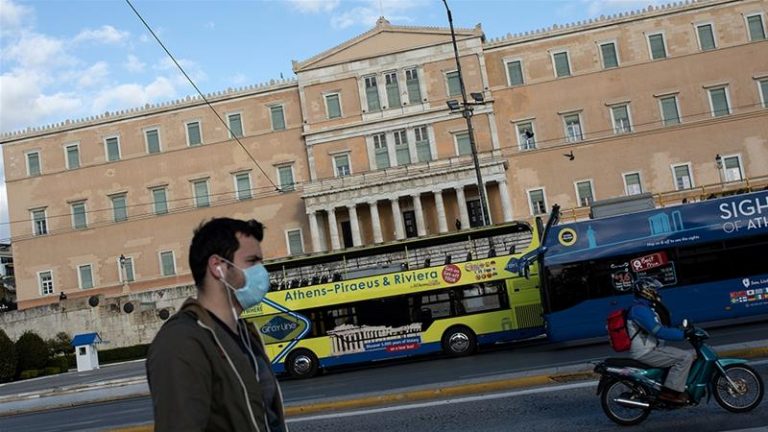 Grecia, deja în izolare, impune o interdicţie de circulaţie pe timp de noapte