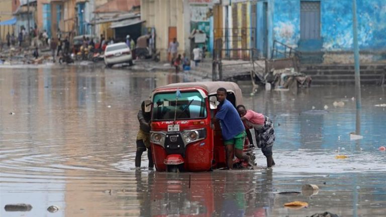 Ploile torențiale fac ravagii în Africa de Est. Peste 1,3 milioane de oameni sunt afectați!