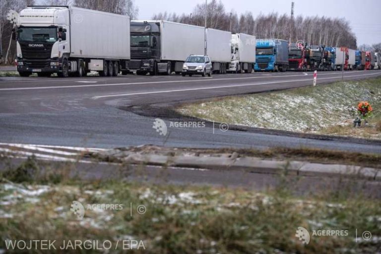 Transportatorii polonezi au deblocat un punct de trecere a frontierei cu Ucraina