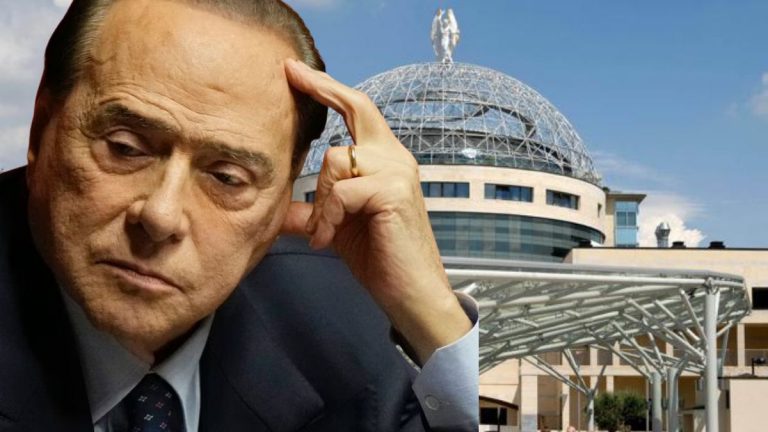 Silvio Berlusconi a fost mutat din secţia de terapie intensivă, dar rămâne spitalizat