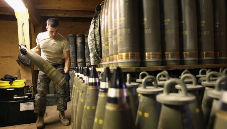 Administraţia Biden ar putea aproba în curând trimiterea de muniţii controversate cu dispersie către Ucraina