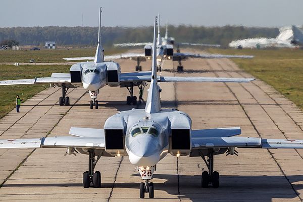 Bombardiere strategice ruse patrulează deasupra mărilor Ohoţk şi Japoniei