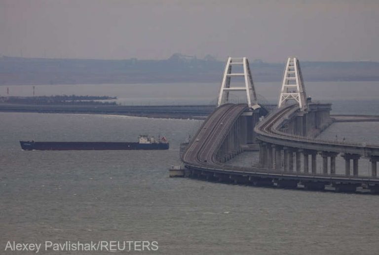 Transportatoare încărcate cu butan şi propan au traversat podul Kerci din Crimeea după patru luni de aşteptare