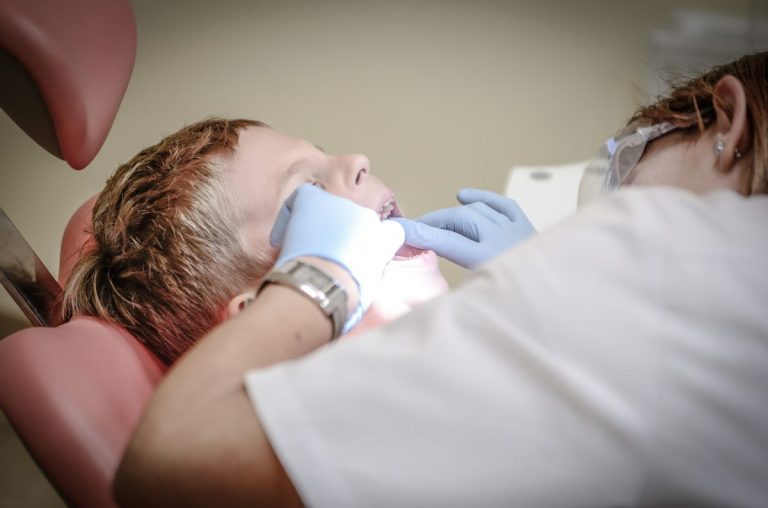 Copiii din Căușeni și Nisporeni vor avea servicii stomatologice gratuite
