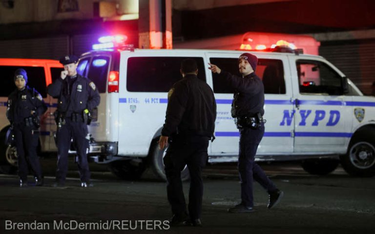 RĂFUIALĂ cu gloanţe între găştile din New York (VIDEO): Sunt morţi şi răniţi!