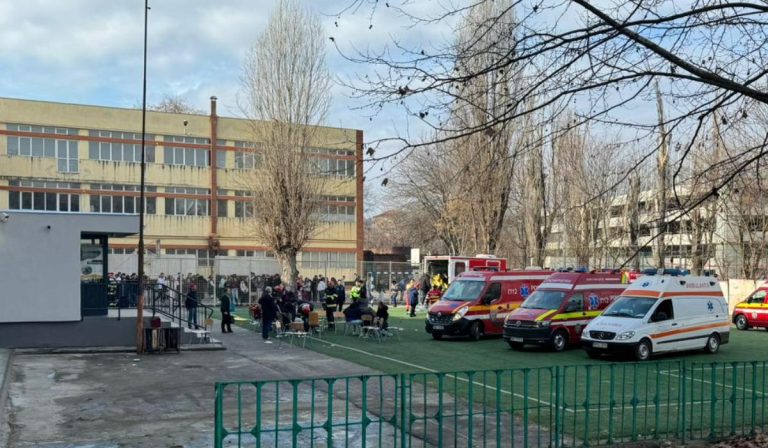 ALERTĂ la un liceu din Bucureşti! Mai mulţi elevi au ajuns la spital