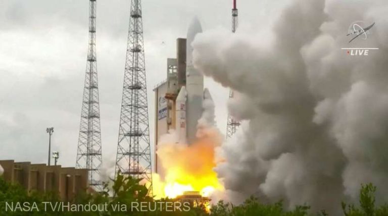Lansare cu succes pentru racheta europeană Ariane 5