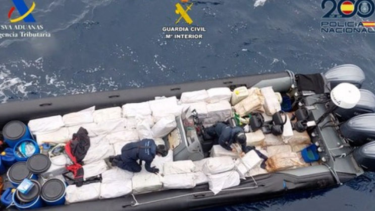 Un moldovean a fost prins în mijlocul oceanului cu peste 4 tone de cocaină