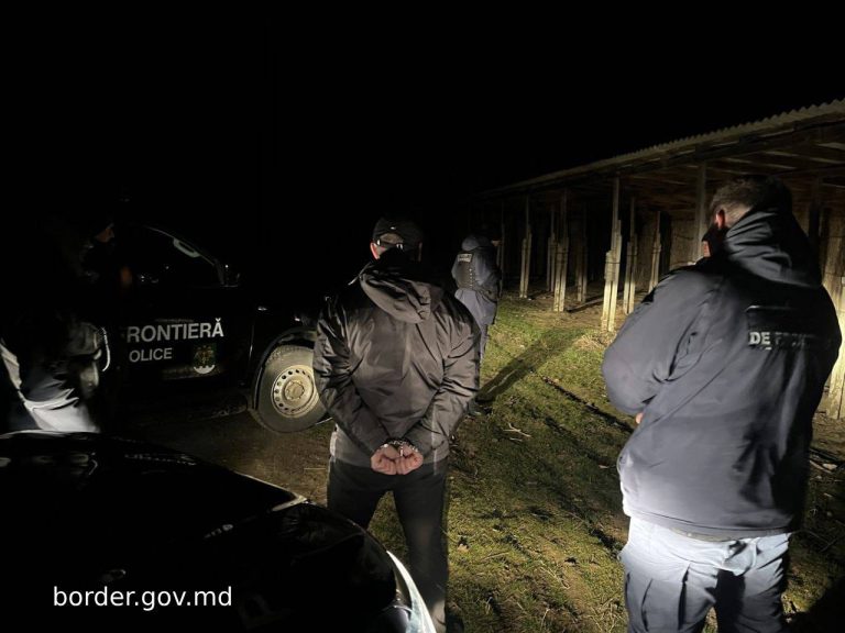 Un moldovean a fost prins când ajuta doi ucraineni să intre ilegal în ţara noastră (VIDEO)