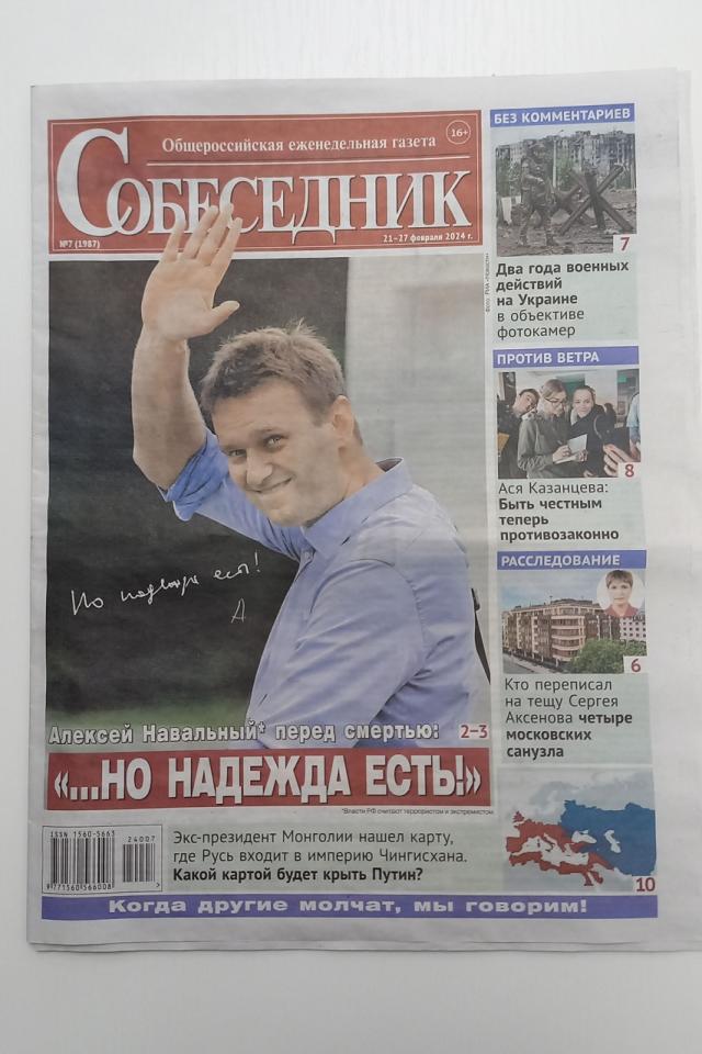 Ziarul, care şi-a pus pe copertă poza lui Navalnîi, DISPARE de la tarabele din Rusia