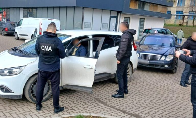 Un avocat din Bălți a fost reținut de CNA