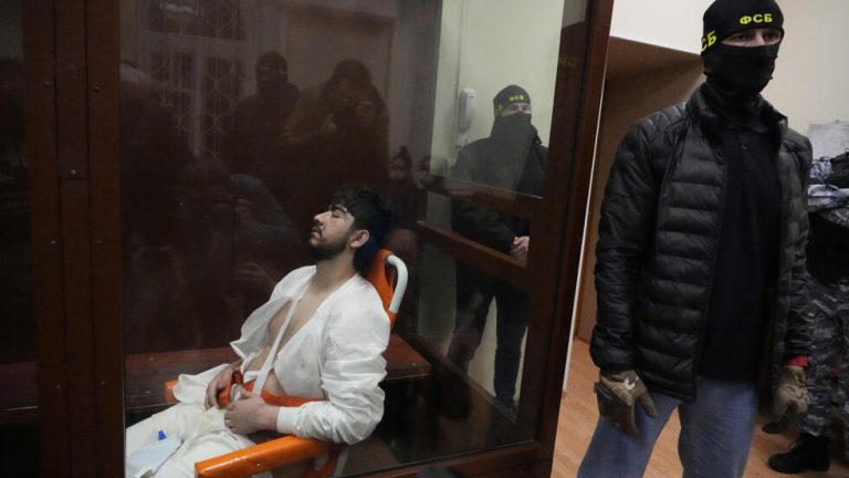 Cei patru presupuşi atacatori din Moscova au fost plasaţi în detenţie preventivă