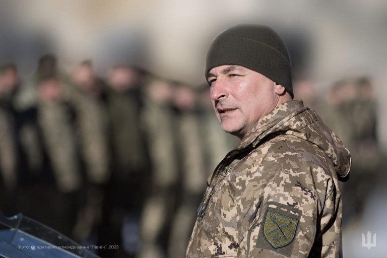 Un general ucrainean îşi dă demisia dintr-o poziţie ‘călduţă’ şi pleacă pe front