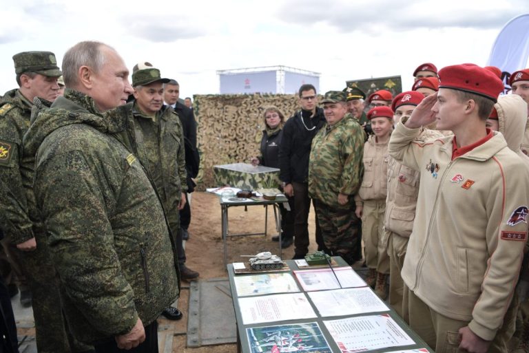 Putin cheamă la arme 150.000 de tineri ruși