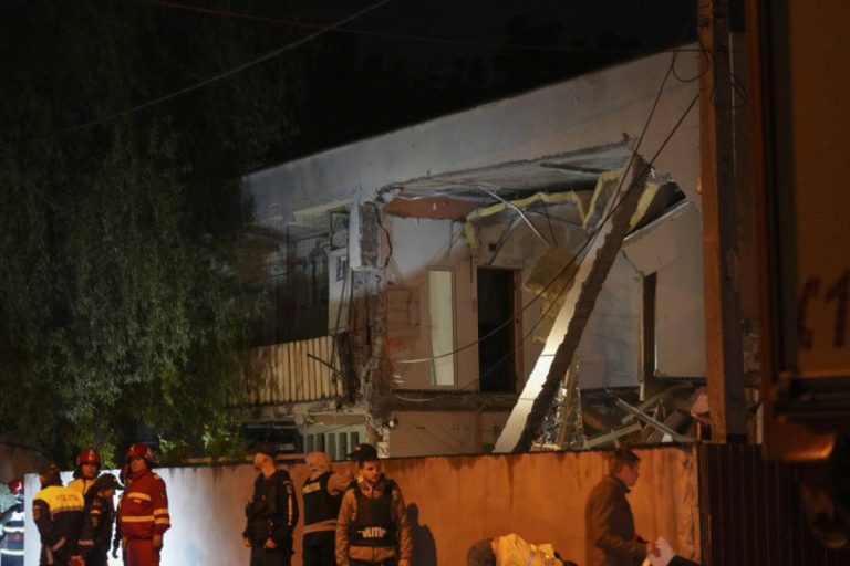 Explozie puternică într-un mare oraş din România! O parte din bloc s-a prăbuşit