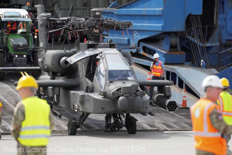 Polonia vrea să cumpere 96 de elicoptere Apache din SUA