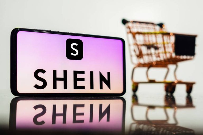 Războiul giganților chinezi din comerțul online: Shein dă în judecată Temu în America