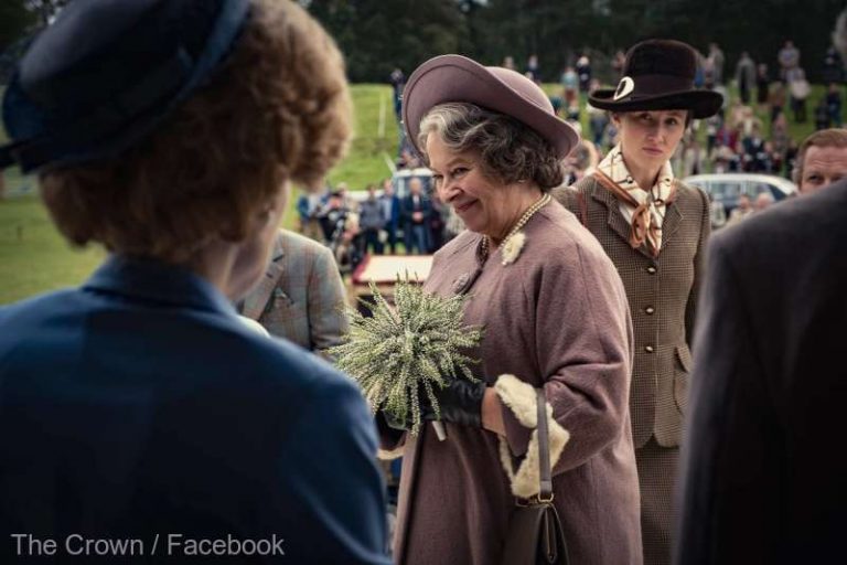 Producţia serialului ‘The Crown’ ar putea fi sistată temporar după moartea reginei Elisabeta a II-a