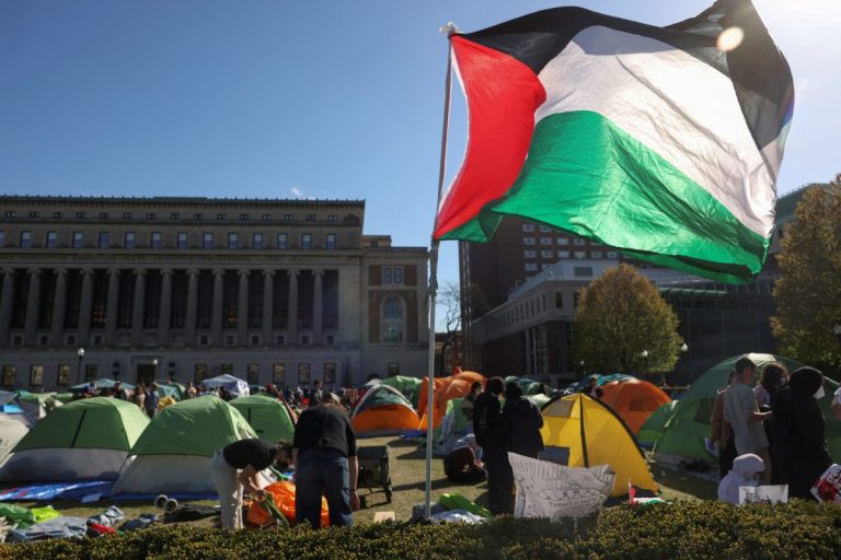 O clădire a Universității Columbia din New York, ocupată de manifestanți pro-palestinieni