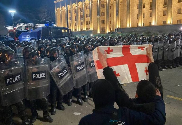 Proteste reprimate violent în Georgia (VIDEO)! Poliţiştii au intervenit cu gaze lacrimogene şi gloanţe de cauciuc