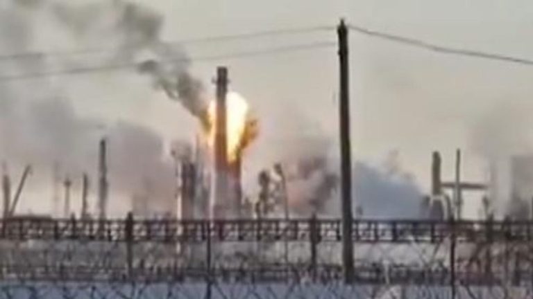 Drone ucrainene au incendiat două depozite de combustibil din sudul Rusiei