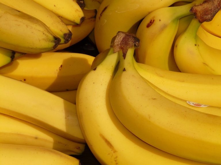 Banane cu pesticide retrase de la raft