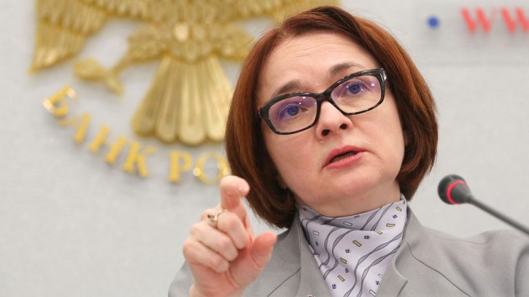Elvira Nabiullina, guvernatoarea băncii centrale ruse, singura femeie care îl poate critica pe Putin